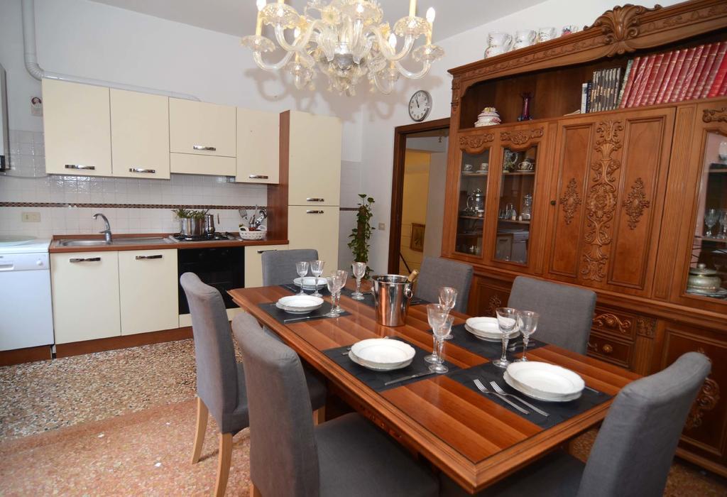 Classic Venice House Room photo