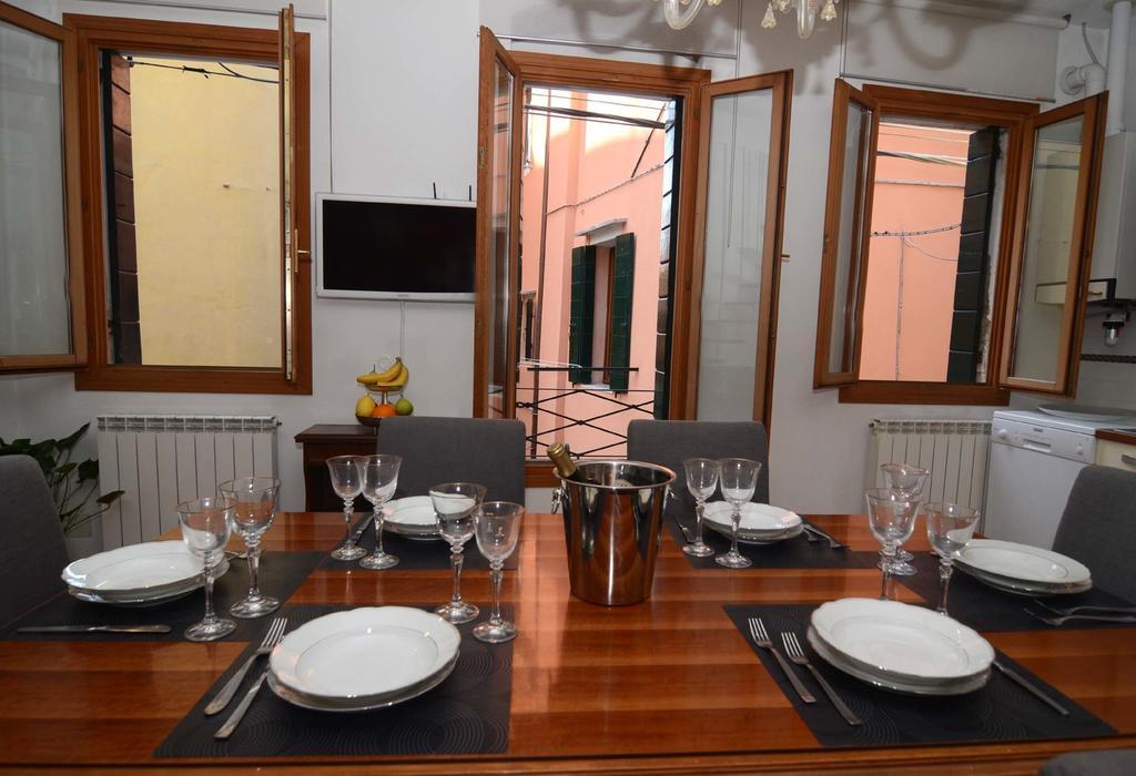 Classic Venice House Room photo